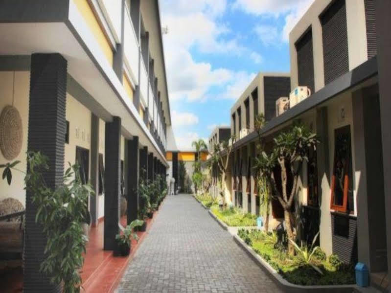 Pondok Villa Hotel 요그야카르타 외부 사진