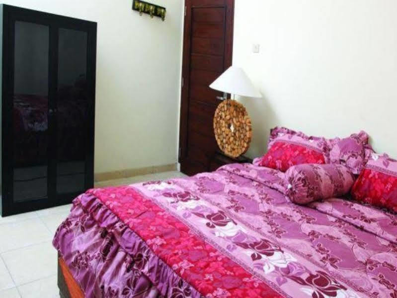 Pondok Villa Hotel 요그야카르타 외부 사진